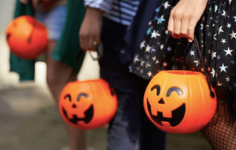 ‘Don’t go trick or treating with symptoms’ warns Tony Holohan ahead of tonight ‘Don’t go trick or treating with symptoms’ warns Tony Holohan ahead of tonight