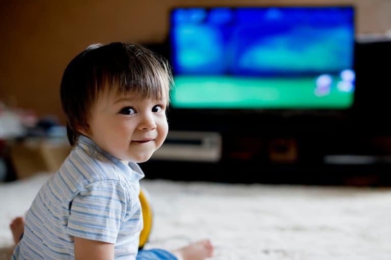 Mum’s outrage after discovering €1200 nursery lets son watch TV Mum’s outrage after discovering €1200 nursery lets son watch TV