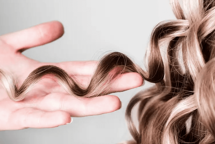 This common mistake might be why you can’t get your hair to hold curls This common mistake might be why you can’t get your hair to hold curls
