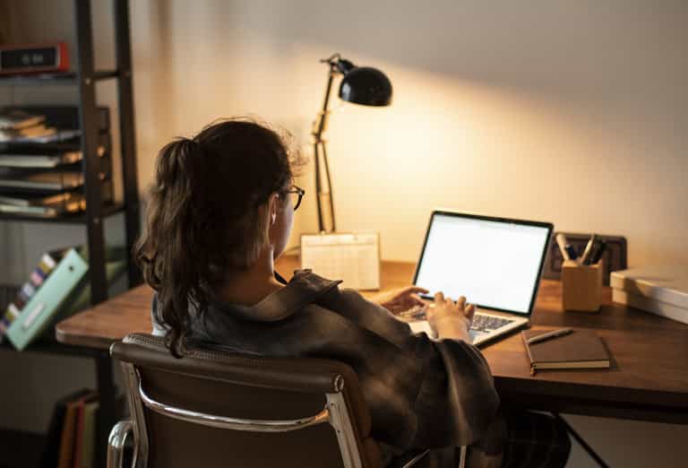 Court rules the walk from your bed to desk is officially a “commute” Court rules the walk from your bed to desk is officially a “commute”