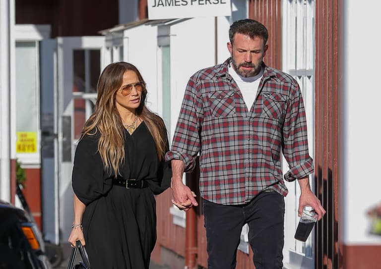 Ben Affleck responds to claims he uses celebrity dating app Ben Affleck responds to claims he uses celebrity dating app