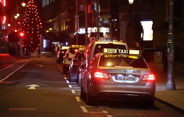 All taxis required to take cashless payments under new proposal All taxis required to take cashless payments under new proposal