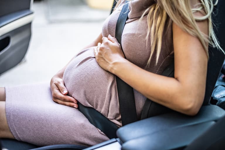 The safest way to wear a seatbelt correctly when you are pregnant The safest way to wear a seatbelt correctly when you are pregnant