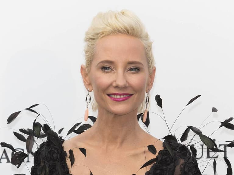 Actor Anne Heche rushed to hospital after car crash Actor Anne Heche rushed to hospital after car crash