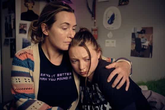 Kate Winslet admits it was difficult to work with her daughter Kate Winslet admits it was difficult to work with her daughter