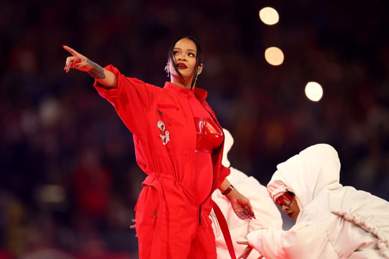 Rihanna announces her pregnancy during Super Bowl performance Rihanna announces her pregnancy during Super Bowl performance