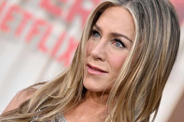 Jennifer Aniston hits back at claims Friends is offensive Jennifer Aniston hits back at claims Friends is offensive