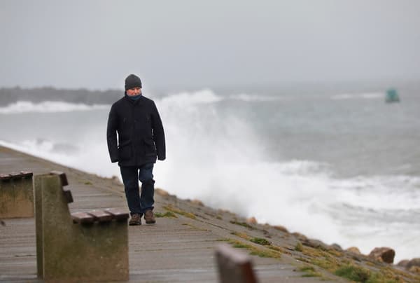 Status Orange weather warning in place for Kerry and Cork Status Orange weather warning in place for Kerry and Cork