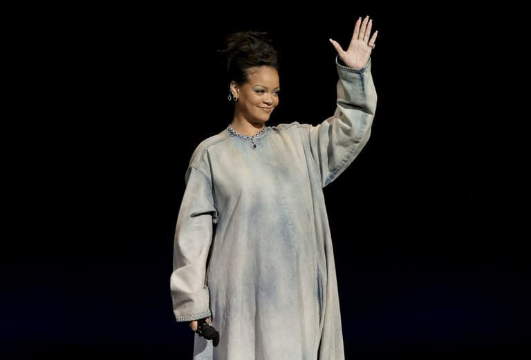 Rihanna confirms she’s playing Smurfette in new Smurfs Movie Rihanna confirms she’s playing Smurfette in new Smurfs Movie
