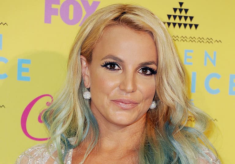 Britney Spears finishes writing tell-all memoir that will “shake the world” Britney Spears finishes writing tell-all memoir that will “shake the world”
