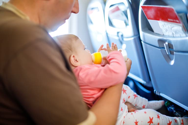 Man loses it at parents during flight because their baby was ‘crying for 45 minutes’ Man loses it at parents during flight because their baby was ‘crying for 45 minutes’