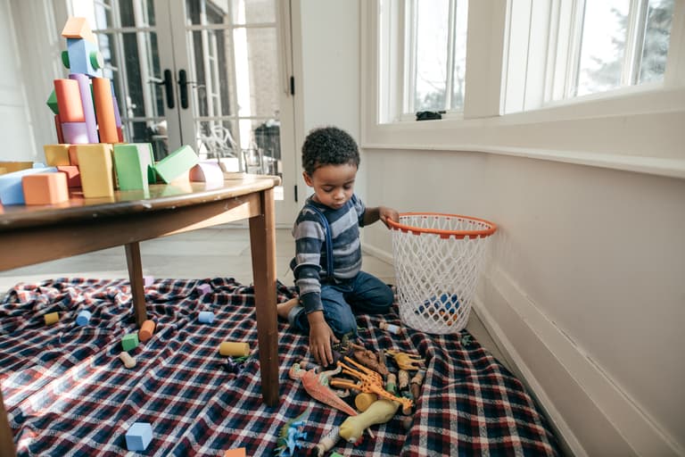 Mum sparks debate after admitting she bins kids’ toys when they don’t tiny up Mum sparks debate after admitting she bins kids’ toys when they don’t tiny up