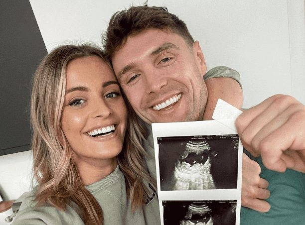 Louise Cooney told her loved ones she was expecting in the most wholesome way Louise Cooney told her loved ones she was expecting in the most wholesome way