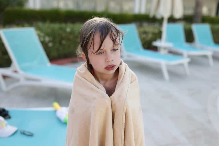 Swimming coach warns parents not to put towel around kids’ shoulders Swimming coach warns parents not to put towel around kids’ shoulders