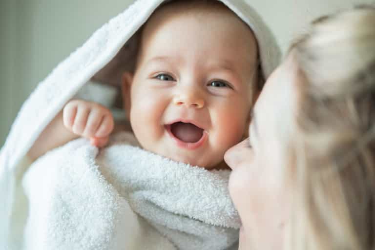 ‘How long should I wait to bathe my newborn?’ Experts explain ‘How long should I wait to bathe my newborn?’ Experts explain