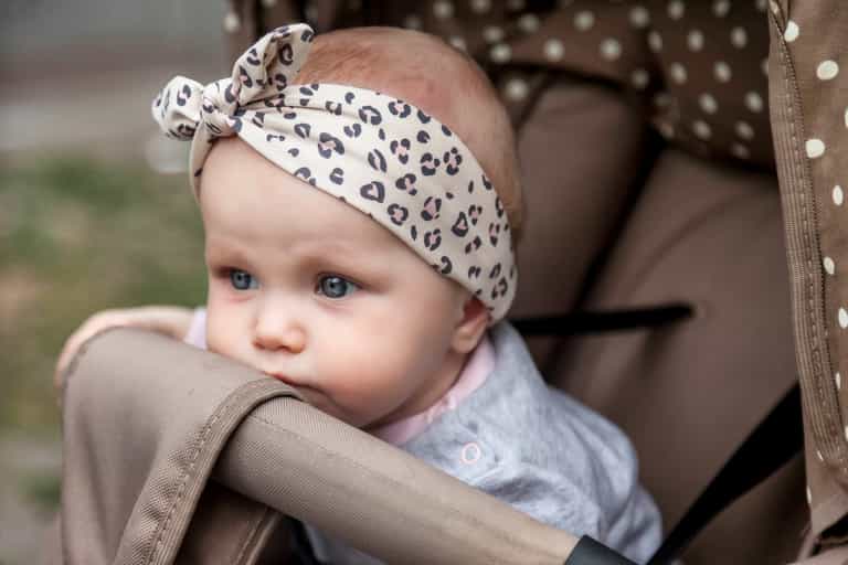 Parents urged to stop putting headbands on their babies after safety warning Parents urged to stop putting headbands on their babies after safety warning
