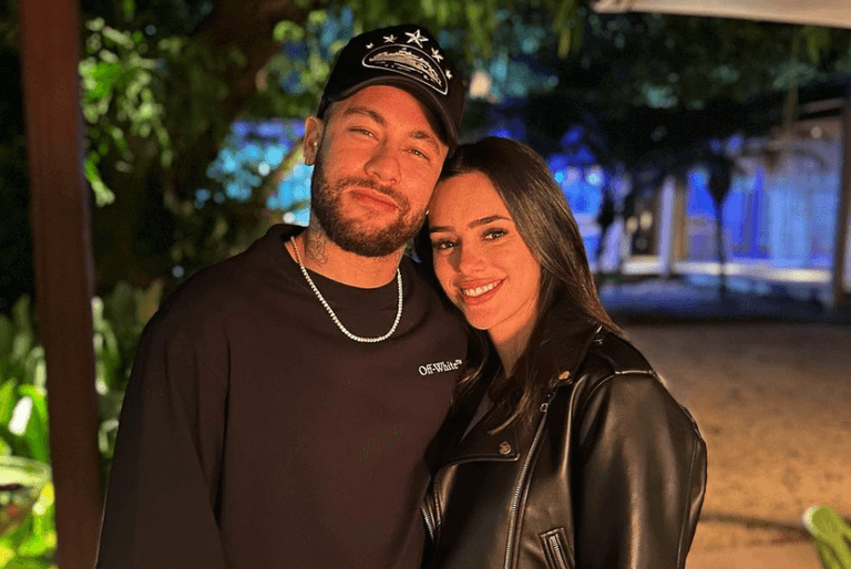 Footballer Neymar issues public apology after cheating on his pregnant girlfriend Footballer Neymar issues public apology after cheating on his pregnant girlfriend