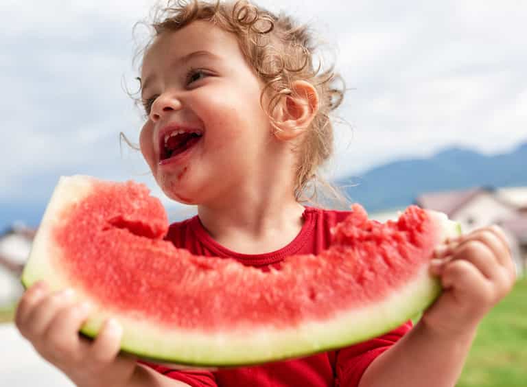 Mum issues warning to parents after letting child eat outdoors Mum issues warning to parents after letting child eat outdoors