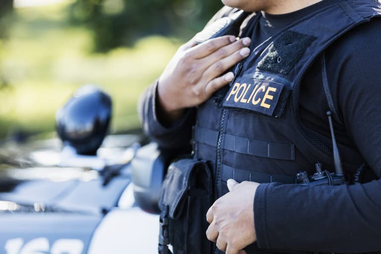 Good Samaritan saves 13-year-old girl from kidnapper after spotting note Good Samaritan saves 13-year-old girl from kidnapper after spotting note