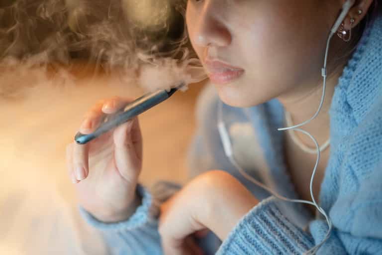 ‘They are fuelling teenage vaping’ – Two-thirds of Irish public support disposable vape ban ‘They are fuelling teenage vaping’ – Two-thirds of Irish public support disposable vape ban