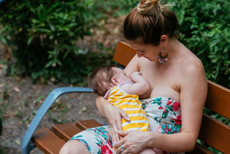Breastfeeding mum has perfect response after being told to ‘stop flashing’ Breastfeeding mum has perfect response after being told to ‘stop flashing’