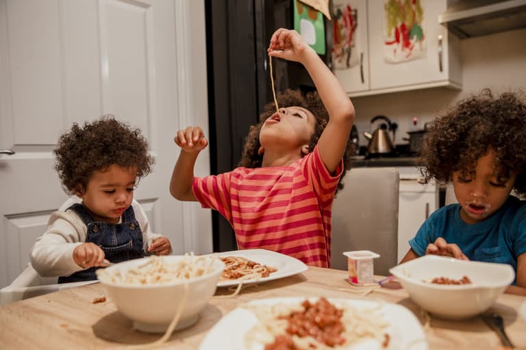 Mom slated after letting her child eat off the floor Mom slated after letting her child eat off the floor