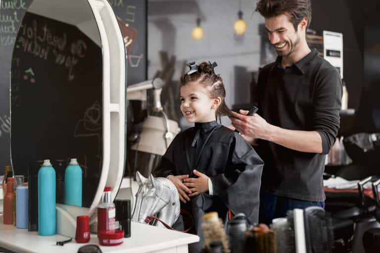 Dad brings 8-year-old daughter to get her head shaved behind his wife’s back Dad brings 8-year-old daughter to get her head shaved behind his wife’s back