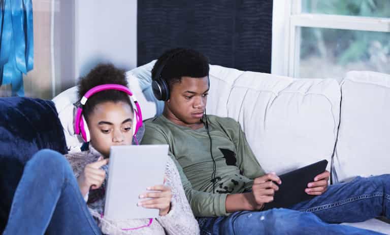 How to balance screen time and play time (without causing war) How to balance screen time and play time (without causing war)