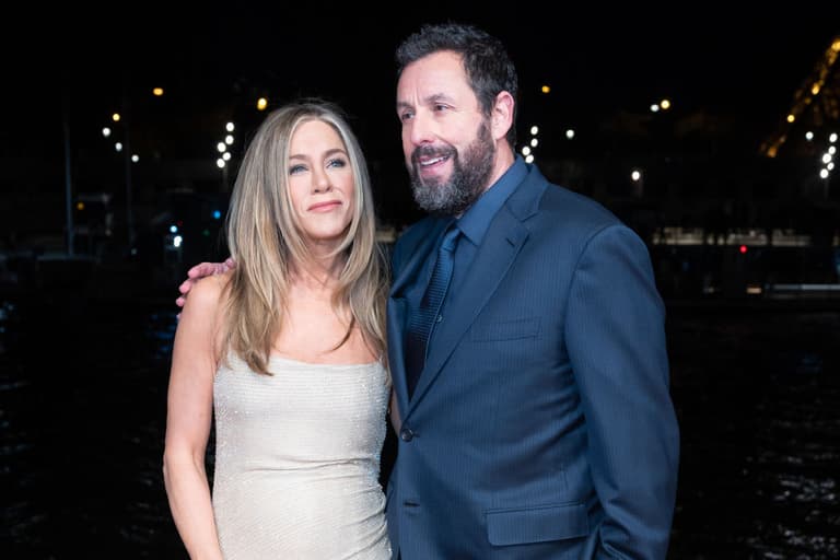 Adam Sandler sends flowers to Jennifer Aniston every Mother’s Day for a sweet reason Adam Sandler sends flowers to Jennifer Aniston every Mother’s Day for a sweet reason