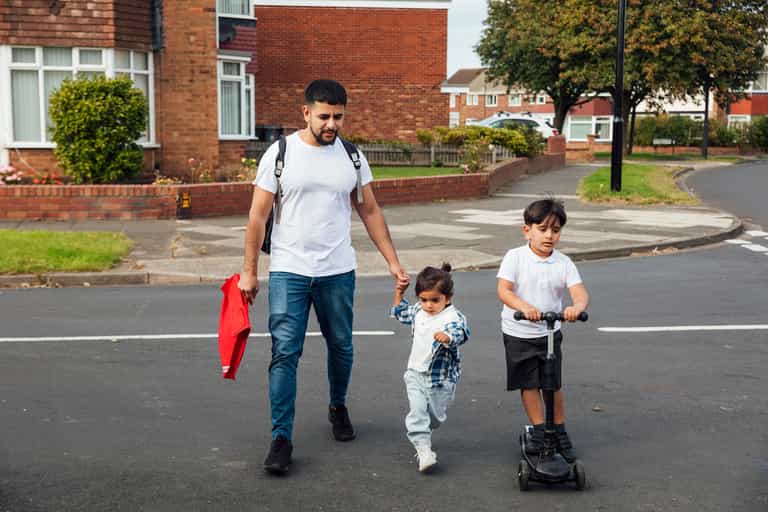 Dad refuses to bring his toddler to daycare if he isn’t ready on time Dad refuses to bring his toddler to daycare if he isn’t ready on time