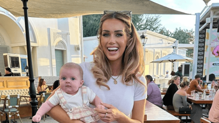 Laura Anderson hits back at mum-shamers over ‘sunburnt baby’ Laura Anderson hits back at mum-shamers over ‘sunburnt baby’