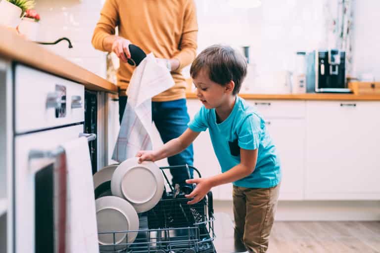Mum backed by hundreds of parents after family slam her unique parenting style as ‘inappropriate’ Mum backed by hundreds of parents after family slam her unique parenting style as ‘inappropriate’
