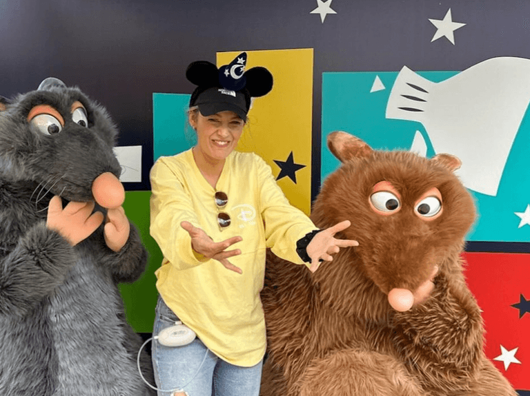 Blake Lively hailed for sharing very relatable ‘mommy moment’ at Disneyland Paris Blake Lively hailed for sharing very relatable ‘mommy moment’ at Disneyland Paris