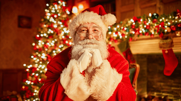 Hotel Santa applauded for his reaction after little girl refuses to sit on his lap Hotel Santa applauded for his reaction after little girl refuses to sit on his lap