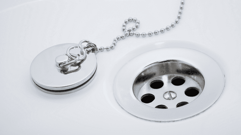 Mum shares warning to parents about bath plugs after terrifying experience Mum shares warning to parents about bath plugs after terrifying experience
