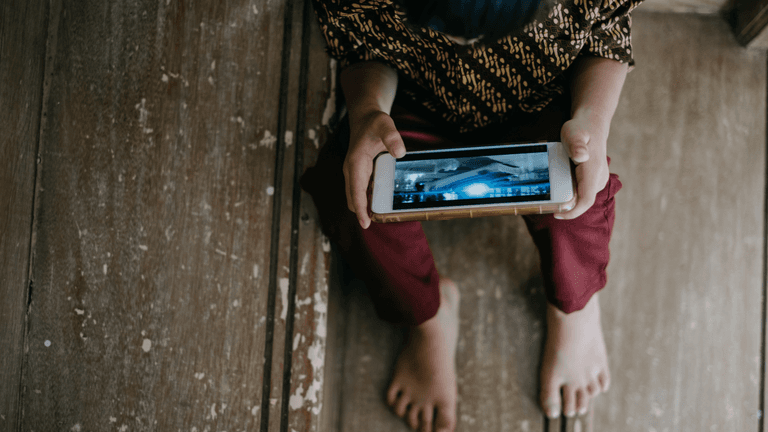 ‘My toddler throws tantrums if she doesn’t have a phone’ ‘My toddler throws tantrums if she doesn’t have a phone’