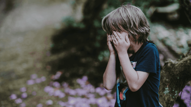 This hack will make it so much easier to keep your child safe in a crowd This hack will make it so much easier to keep your child safe in a crowd