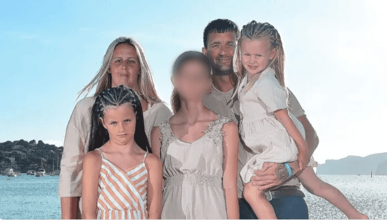 Fundraiser for 11-year-old whose entire family died in crash nears €300,000 Fundraiser for 11-year-old whose entire family died in crash nears €300,000