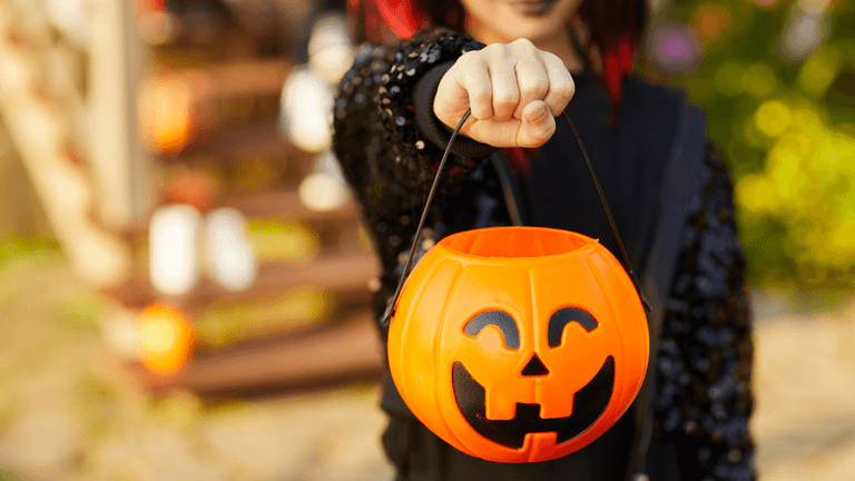 Mum urges parents to avoid giving children these sweets on Halloween Mum urges parents to avoid giving children these sweets on Halloween