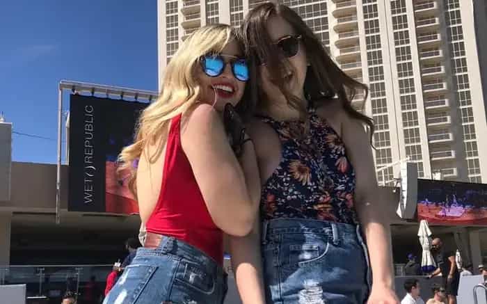 Woman almost dies after high-cut jeans give her a wedgie Woman almost dies after high-cut jeans give her a wedgie