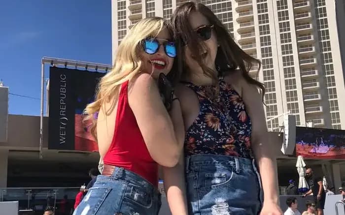 Woman almost dies after high-cut jeans give her a wedgie Woman almost dies after high-cut jeans give her a wedgie
