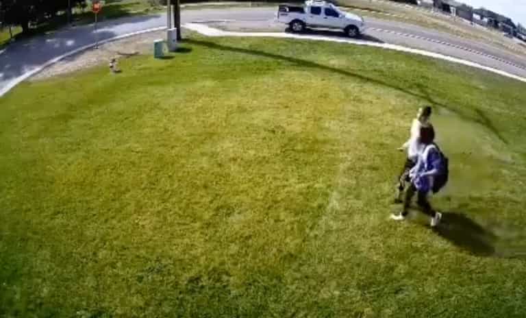 Man shares no-nonsense method to stop ‘disrespectful’ people walking across his lawn Man shares no-nonsense method to stop ‘disrespectful’ people walking across his lawn