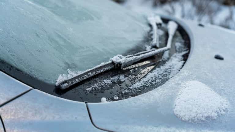 Drivers ditch ice scrapers for gadget that removes ice in seconds ‘without scratching’ Drivers ditch ice scrapers for gadget that removes ice in seconds ‘without scratching’