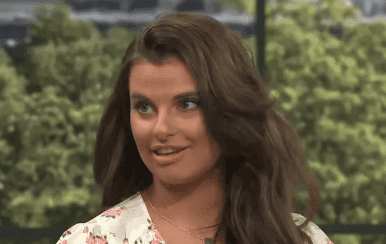 Woman who thought she needed ‘massive poo’ ended up giving birth in street Woman who thought she needed ‘massive poo’ ended up giving birth in street