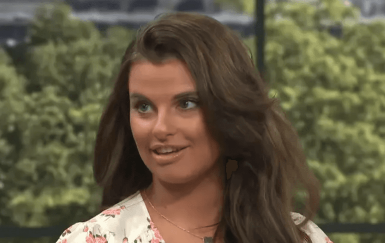 Woman who thought she needed ‘massive poo’ ended up giving birth in street Woman who thought she needed ‘massive poo’ ended up giving birth in street