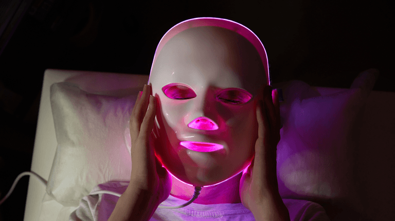 Shoppers are swiping up this €26 anti-ageing LED face mask Shoppers are swiping up this €26 anti-ageing LED face mask