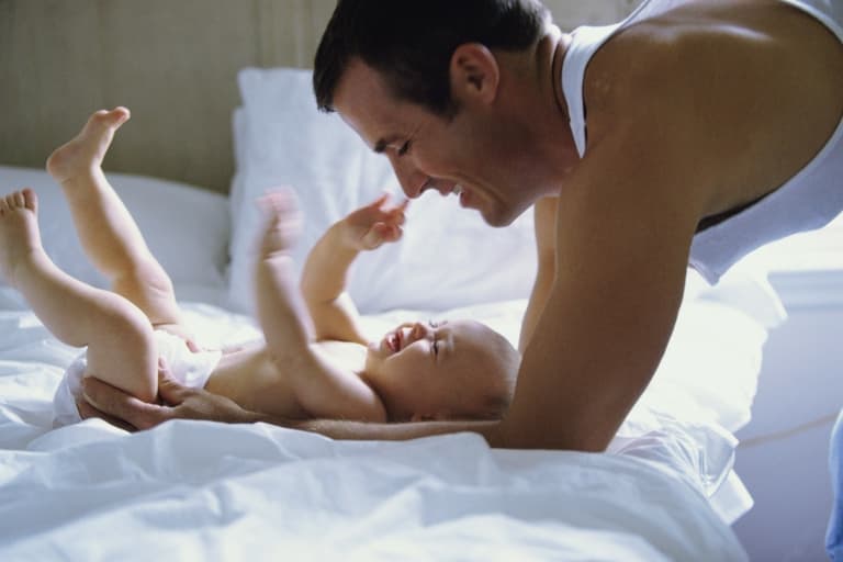 This app teaches new dads everything they need to know about looking after a baby This app teaches new dads everything they need to know about looking after a baby
