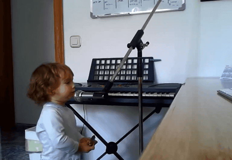 WATCH: This tiny blues singer has no words but some serious soul WATCH: This tiny blues singer has no words but some serious soul