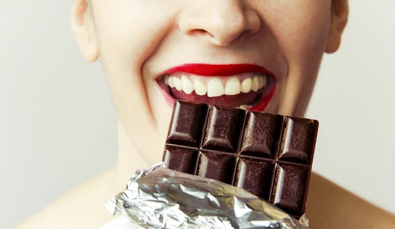 There’s a low-calorie chocolate that PREVENTS wrinkles (scientists, we salute you) There’s a low-calorie chocolate that PREVENTS wrinkles (scientists, we salute you)