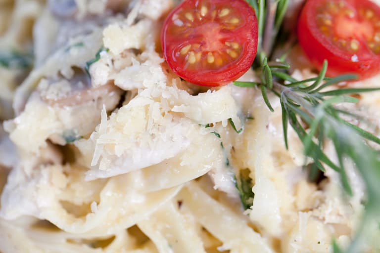 RECIPE: 4-ingredient sweet n’ salty fettuccine with baby tomatoes (swoon) RECIPE: 4-ingredient sweet n’ salty fettuccine with baby tomatoes (swoon)